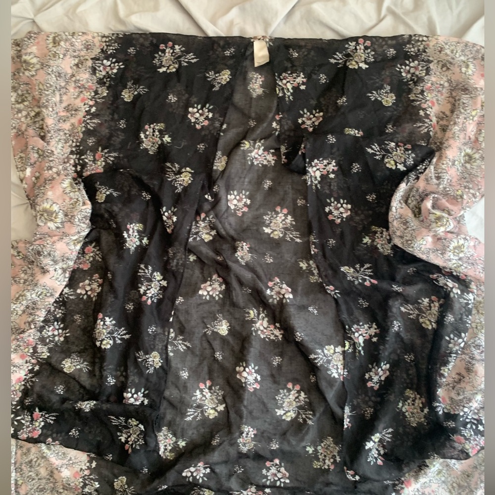 Maurice’s Black and Pink Floral Kimono Style Jacket Overthrow